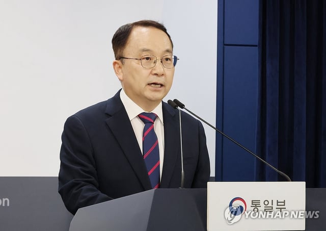 Unification ministry spokesperson Koo Byoung-sam speaks during a press briefing in Seoul on Aug. 18, 2025. (Yonhap)