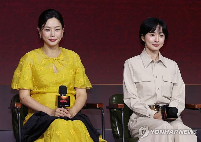 Actresses Lee Ha-nee (L) and Bang Hyo-rin attend a press conference for "Aema" in Seoul on Aug. 18, 2025. (Yonhap)