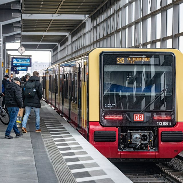 Erneut müssen Berliner mit Verspätungen und Ausfällen der S-Bahn rechnen.