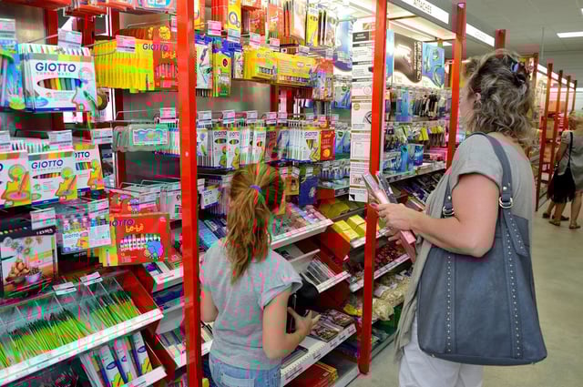 Le montant de l’allocation de rentrée scolaire (ARS) a été revalorisé en fonction de l’inflation.