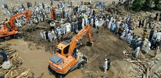 Mousson au Pakistan : l'espoir s'amenuise de retrouver des survivants parmi les 150 disparus