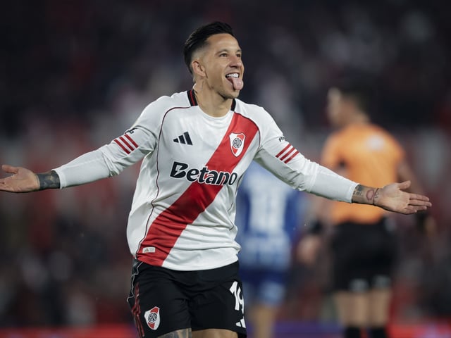 Sebastián Driussi festeja uno de sus goles para River ante Godoy Cruz. Foto: FOTOBAIRES 