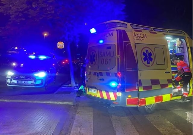 Agentes de la Policía Local y servicios Sanitarios de Alcudia en el lugar de los hechos