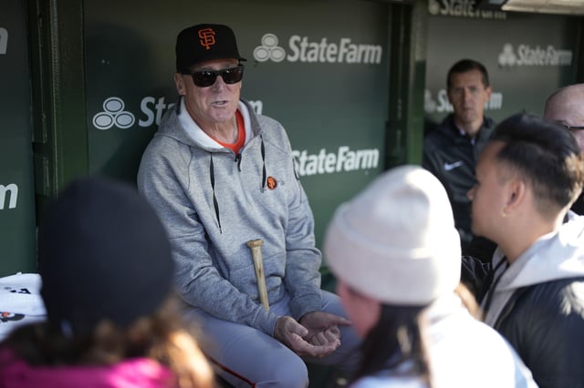 CHICAGO, ILLINOIS - MAY 5: Bob Melvin #6 of the San Francisco Giants prepares for the game at Wrigley Field on May 5, 2025 in Chicago, Illinois.