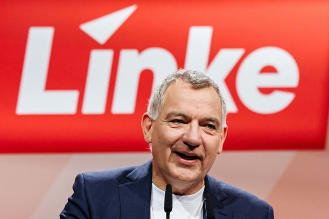 Die Linkspartei will besonders wohlhabende Menschen in Deutschland mit einer "Lusuxvillen-Steuer" stärker zur Kasse bitten. "Wer Immobilien im obersten Preissegment erwirbt oder besitzt, soll einen angemessenen finanziellen Beitrag leisten", heißt es in einem Papier der Parteiführung.