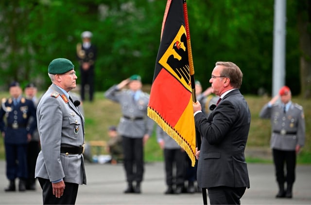 Angesichts der Spannungen mit Russland hat der für die Verlegung an die Nato-Ostflanke zuständige Bundeswehrgeneral André Bodemann vor großen bürokratischen und logistischen Hürden gewarnt.