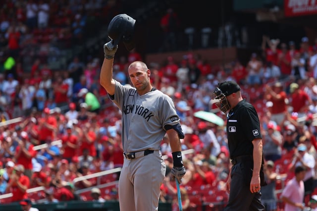 ST LOUIS, MISSOURI - AUGUST 17: Former St. Louis Cardinals first baseman Paul Goldschmidt #48 of the New York Yankees acknowledges the crowd before batting against the St. Louis Cardinals in the second inning at Busch Stadium on August 17, 2025 in St Louis, Missouri. (Photo by Dilip Vishwanat/Getty Images)