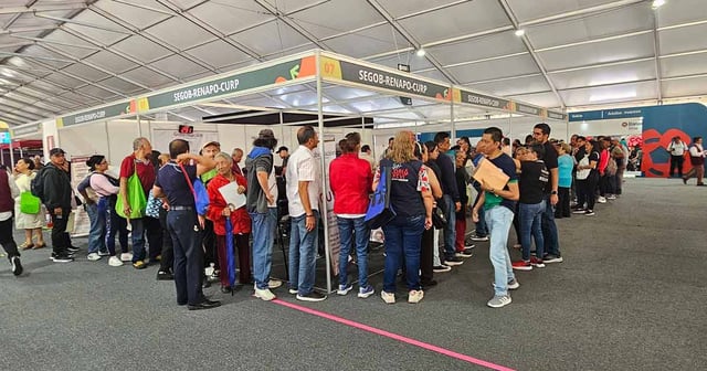 Filas para obtener la nueva CURP Biométrica