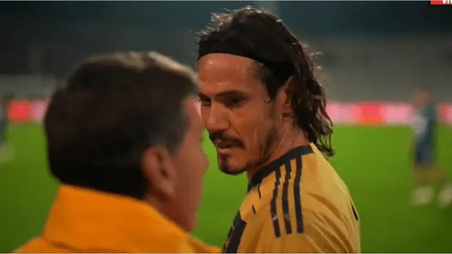 Tras errar un gol increíble, Cavani pidió explicaciones al ser reemplazado: \"¿Por qué a mí?\"