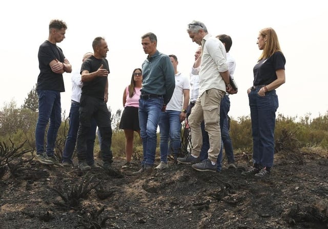 Pedro Sánchez visita la zona de los incendios en Villablino, León