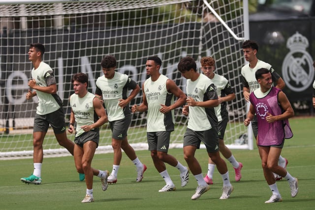 Soccer Football - FIFA Club World Cup - Real Madrid Training - Gardens North Country District Park, Palm Beach Gardens, Florida, U.S. - June 30, 2025 Real Madrid's Fran Garcia, Lucas Vazquez and Trent Alexander-Arnold with teammates during training REUTERS/Hannah Mckay/File Photo