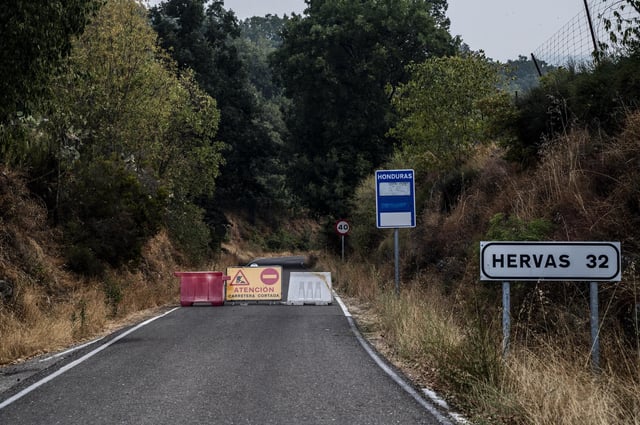 Fotogalería | Séptimo día del fuego de Jarilla, desde diferentes zonas: la vida en los pueblos, el ambiente y las llamas
