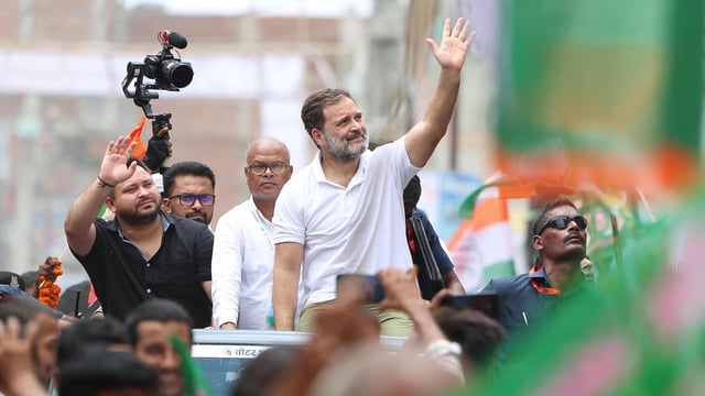 Leader of Opposition in Lok Sabha and Congress leader Rahul Gandhi with RJD leader Tejashwi Yadav during Voter Adhikar Yatra.
