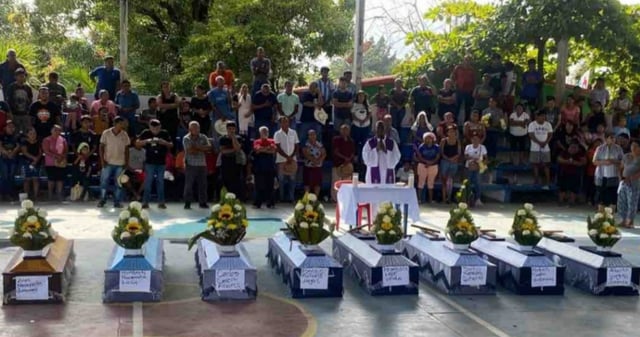 La comunidad despidió a sus defensores. Foto: El Sur