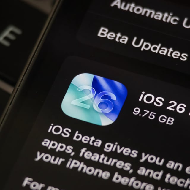 the iOS 26 Beta update screen is displayed on an iPhone, showing a download size of 9.75 GB