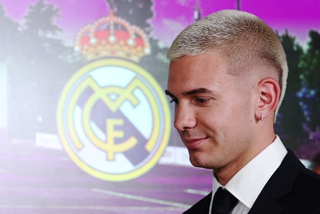 Soccer Football - Real Madrid Unveil Franco Mastantuono - Ciudad Real Madrid, Valdebebas, Madrid, Spain - August 14, 2025  New Real Madrid signing Franco Mastantuono during the presentation REUTERS/Violeta Santos Moura/File Photo