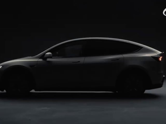 Tesla released a teaser video of the new Model Y L to its Weibo account.