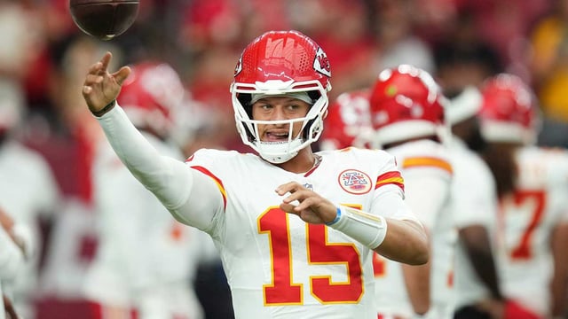 Kansas City Chiefs quarterback Patrick Mahomes (15) warms up before their preseason game against the Arizona Cardinals at State Farm Stadium on Aug. 9, 2025.

Joe Rondone/The Republic / USA TODAY NETWORK via Imagn Images