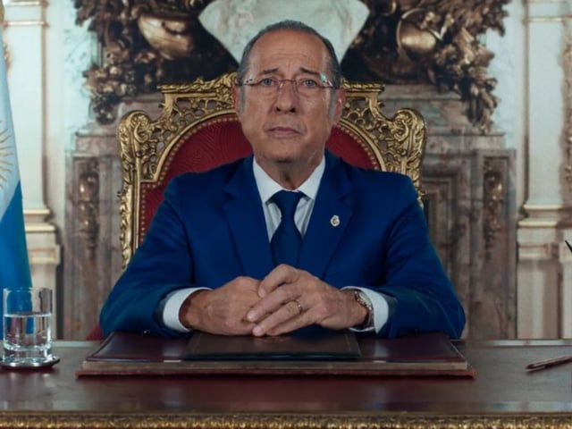 Guillermo Francella en la piel del Presidente de la Nación en la película Homo Argentum. | Foto: Disney