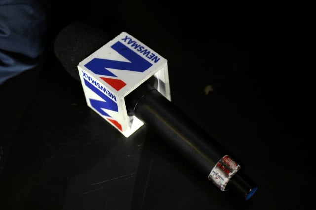 Wegen Falschaussagen über die von Donald Trump verlorene US-Präsidentschaftswahl 2020 zahlt der rechtgerichtete Fernsehsender Newsmax eine Millionen-Entschädigung an den Wahlmaschinen-Betreiber Dominion.