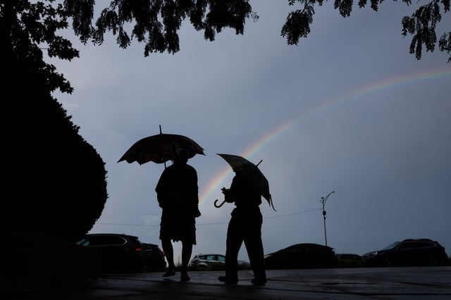 Last week&#39;s storms produced heavy rains and a rainbow above Lake Michigan on Aug. 12, 2025, in Chicago. (Armando L. Sanchez/Chicago Tribune)