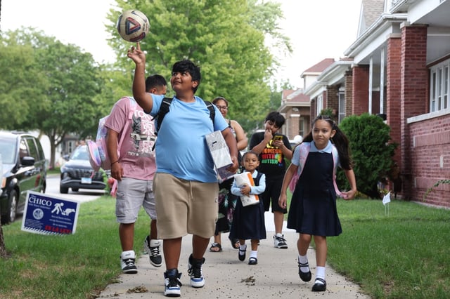 The Cruz family, Delia, Ivan and their children Leo, 12, Lionel, 11, Jadelinn, 8, and Jayne, 5, walk from their home to Edward Sadlowski Elementary School in Chicago on Aug. 18, 2025, for the first day of school. (Antonio Perez/Chicago Tribune)