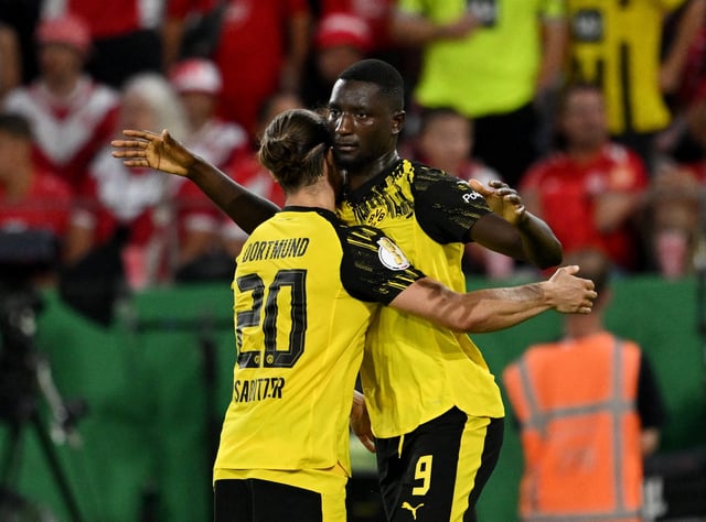Soccer Football - DFB Cup - First Round - Rot-Weiss Essen v Borussia Dortmund - Stadion Essen, Essen, Germany  - August 18, 2025 Borussia Dortmund's Serhou Guirassy celebrates scoring their first goal with Marcel Sabitzer REUTERS/Teresa Kroeger