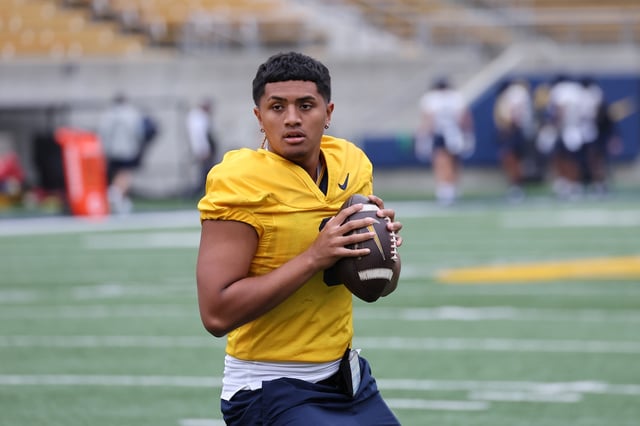 Freshman Jaron-Keawe Sagapolutele was named the Cal Bears starting quarterback ahead of their 2025 season opener. Photo courtesy of Cal Athletics/Al Sermeno/KLC fotos