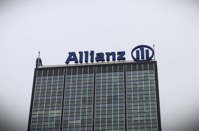 (Eingeschränkte Rechte für bestimmte redaktionelle Kunden in Deutschland. Limited rights for specific editorial clients in Germany.) Allianz Logo auf dem Hochaus in Berlin Treptow (Photo by Bildquelleullstein bild via Getty Images)