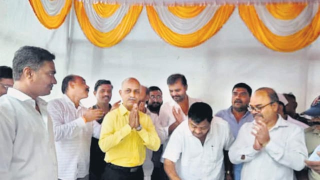 Utkarsh panel members accused the Sahakar Samruddhi panel of paying members to vote in their favour.