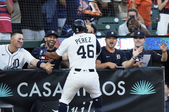 Detroit Tigers&#39; Wenceel Perez (46) celebrates with the dugout after hitting a go-ahead solo home run during the fourth inning of a baseball game against the Houston Astros, Monday, Aug. 18, 2025, in Detroit. (AP Photo/Ryan Sun)