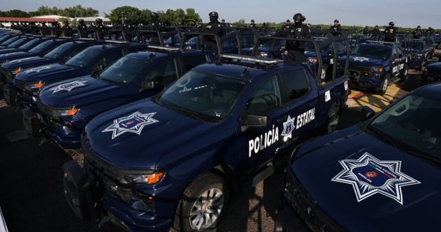 Harfuch y el Gabinete de Seguridad entregaron 100 nuevas patrullas y firmaron un convenio con Sinaloa. Foto: SSPC