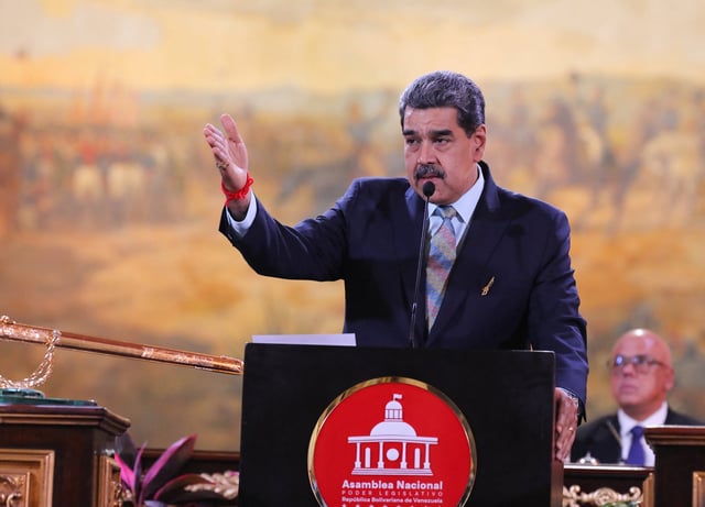 El presidente de Venezuela, Nicolás Maduro, habla mientras presenta una propuesta para reformar la constitución en una sesión de la Asamblea Nacional en Caracas, Venezuela, el 15 de febrero de 2025. Palacio de Miraflores/Folleto vía REUTERS