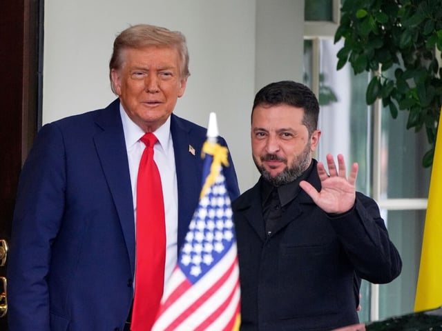 US-Präsident Donald Trump begrüßt den ukrainischen Präsidenten Wolodymyr Selenskyj vor dem Weißen Haus.