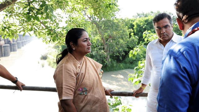 Delhi Chief Minister Rekha Gupta reviews flood management preparations at Yamuna Ghat and surrounding areas in New Delhi, 18 Aug | ANI