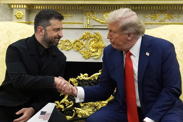 Der ukrainische Präsident (l.) gemeinsam mit dem US-Präsidenten Donald Trump auf dem Ukraine-Gipfel im Weißen Haus.