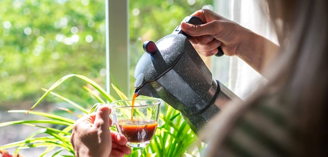 Forscher untersuchten, wie Kaffeekonsum sich im Tagesverlauf auf die Gefühlslage auswirkte