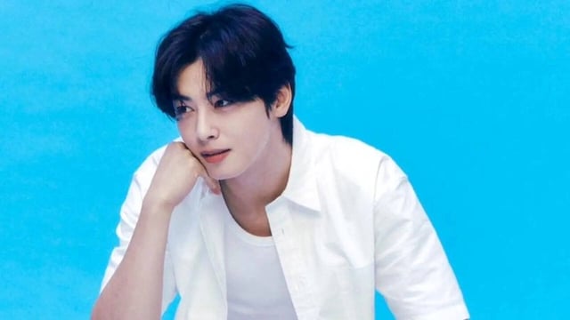 Cha Eun-Woo Washes Dishes During Military Term; New Post Reveals Fellow Trainees Get Scolded For 'Staring' At His Handsome Face