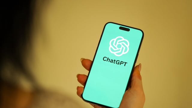 ChatGPT - diesen Namen kennt inzwischen jede:r. Beinahe hätte das berühmte KI-Tool aber anders geheißen. (Mehaniq / Shutterstock.com)