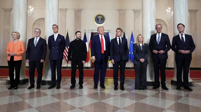 Ursula von der Leyen, Keir Starmer, Alexander Stubb, Wolodymyr Selenskyj, Donald Trump, Emmanuel Macron, Giorgia Meloni, Friedrich Merz und Mark Rutte.