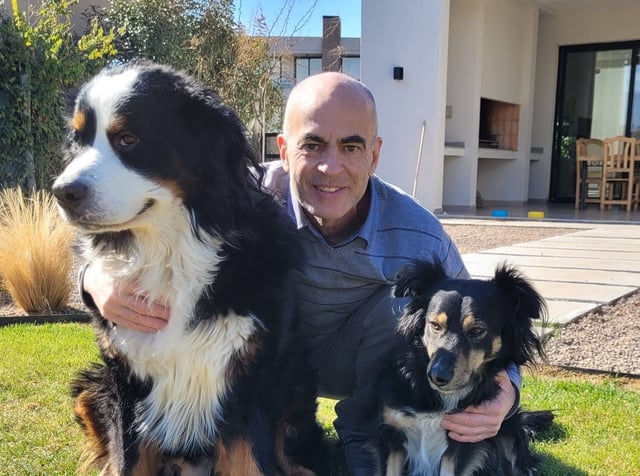Cinco pitbulls atacaron a un reconocido neurocirujano en Mendoza mientras corría