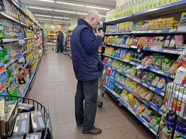 La proximidad a centros de distribución y a la competencia comercial bajan un poco la canasta en el AMBA.