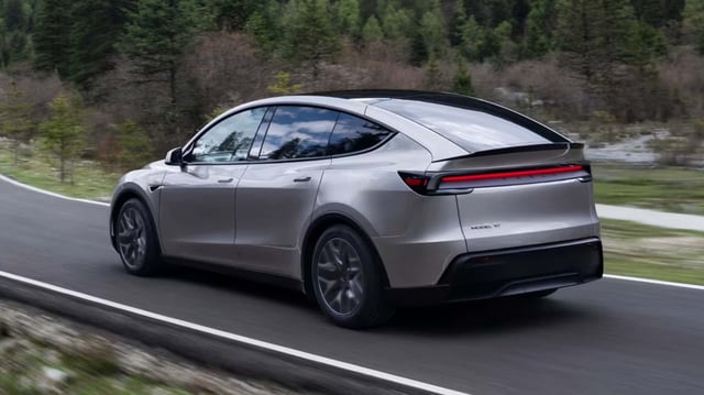 Tesla Stretches The Model Y To Stay Relevant In China:  Tesla Model Y, News