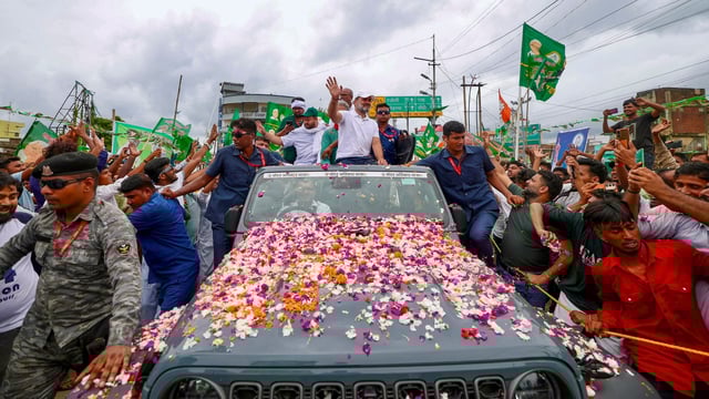 Congress leader Rahul Gandhi with state unit president Rajesh Kumar and RJD leader Tejashwi Yadav during their yatra in Nawada district.