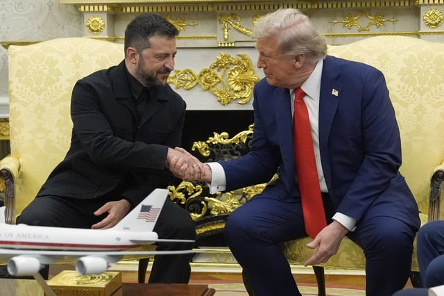 President Donald Trump meet with Ukraine's President Volodymyr Zelenskyy in the Oval Office at the White House, Monday, Aug. 18, 2025, in Washington. (AP Photo/Julia Demaree Nikhinson)