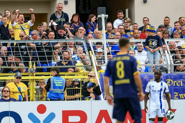 Antwi-Adjei beim Einwurf.