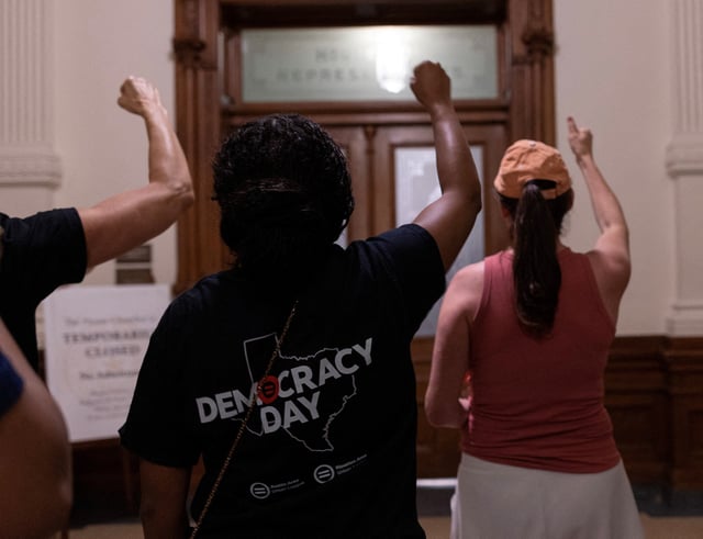 Protesters cheer on Texas State Representative Nicole Collier after she chose to remain in the Texas House chamber until Wednesday after Democratic lawmakers who left the state to deny Republicans the opportunity to redraw the state's 38 congressional districts, returned to the State Capitol in Austin, Texas, U.S., August 18, 2025. Collier is staying because she did not want to sign the required permission slip that would allow lawmakers to leave the Capitol under escort by Department of Public Safety agents.  REUTERS/Nuri Vallbona