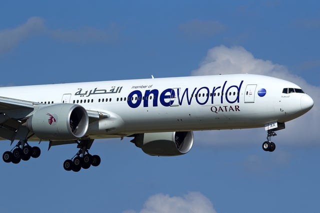 A Qatar Airways Boeing 777-300ER in a oneworld alliance livery (Photo: AirlineGeeks | William Derrickson)