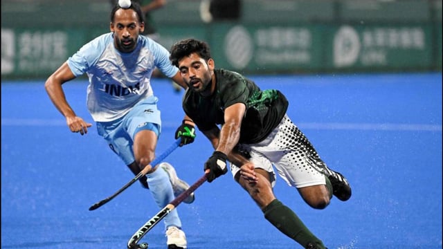 File image of Pakistan's Abdul Waheed Ashraf Rana (R) in action with India's Hardik Singh. (AFP)