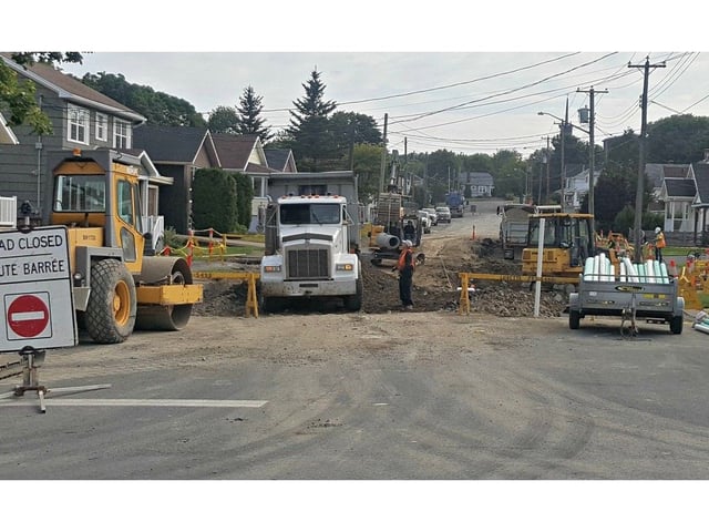 The two main infrastructure projects in Bathurst are on schedule to be completed by the end of October.